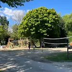 Camping 36m² Avec Terrasse Pour 5 Personnes - - Api-1-52-569