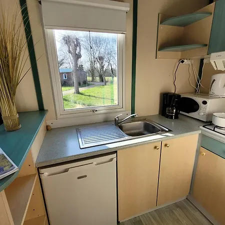 Camping 36m² Avec Terrasse Pour 5 Personnes - - Api-1-52-569 *