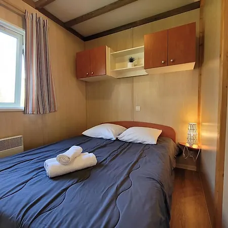 Camping 36m² Avec Terrasse Pour 5 Personnes - - Api-1-52-569