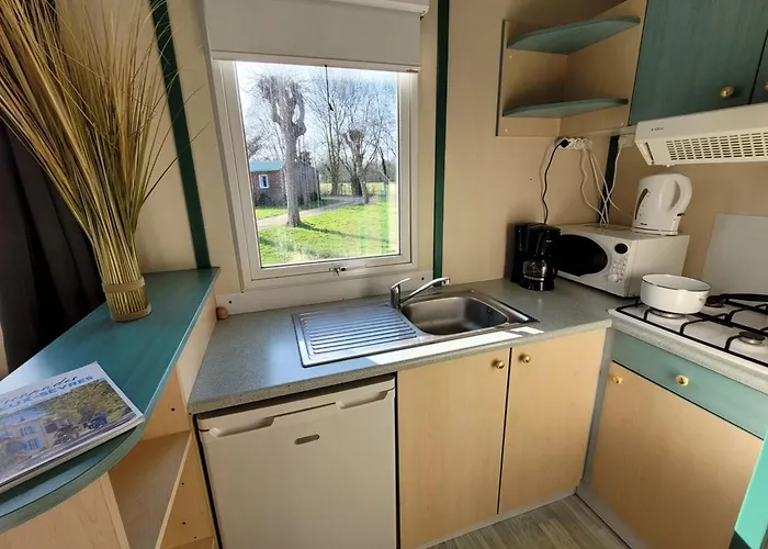 Camping 36m² Avec Terrasse Pour 5 Personnes - - Api-1-52-569 *