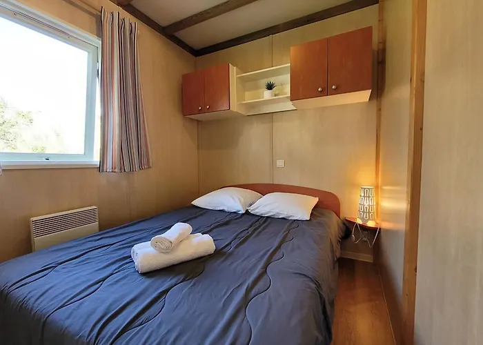 Camping 36m² Avec Terrasse Pour 5 Personnes - - Api-1-52-569