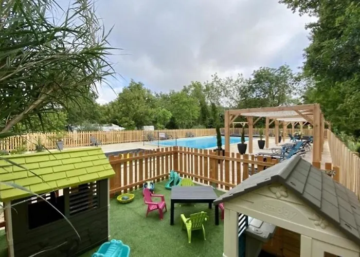 36m² Avec Terrasse Pour 5 Personnes - - Api-1-52-569 Camping