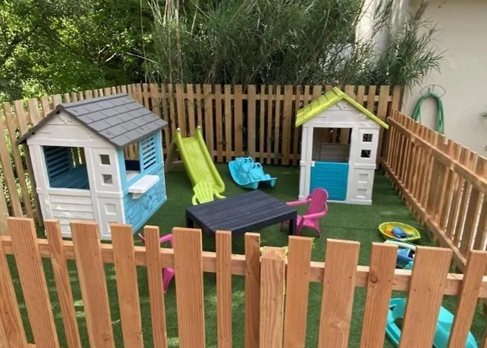 36m² Avec Terrasse Pour 5 Personnes - - Api-1-52-569 Camping *